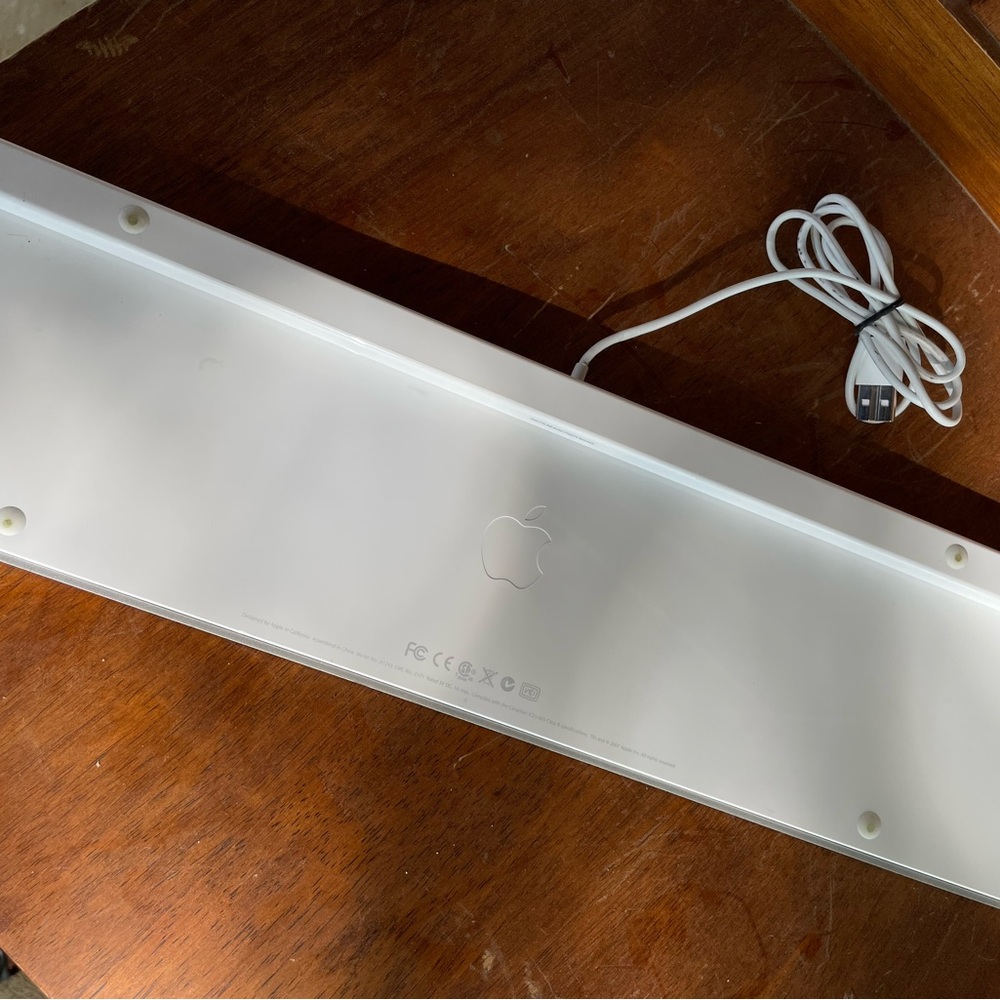 Apple Keyboard - Picture 3 of 3